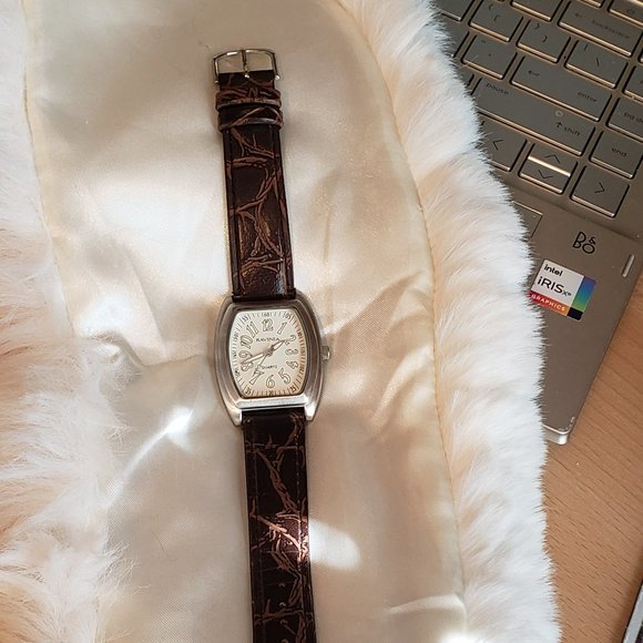 Ladies Watch Ravinia brown distressed leather like band - Picture 2 of 3